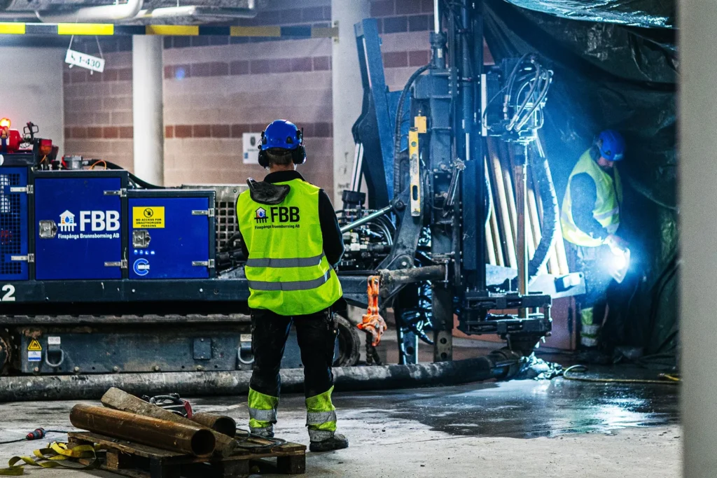 fbb anställd framför Borrigg XS, Nemek 407 C2